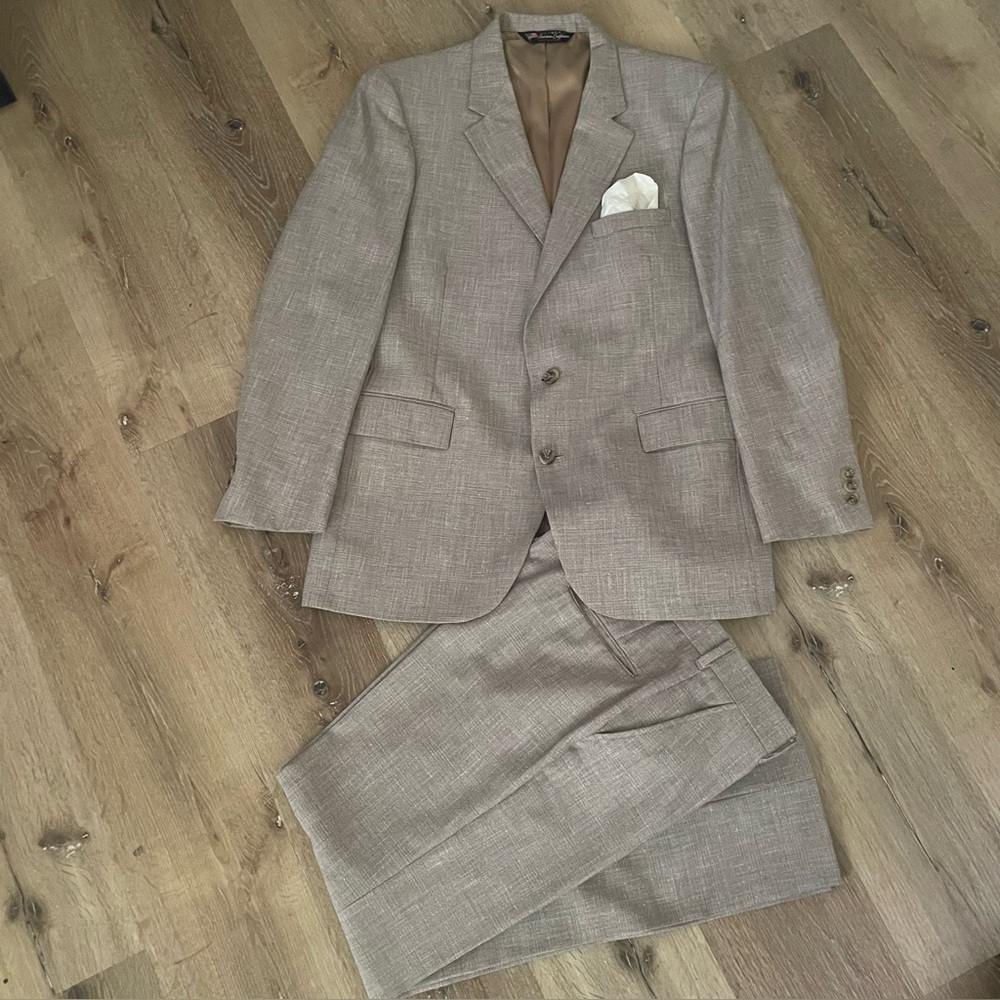 American Craftsmen Beige men’s suit. VTG 70’s Marx Made 42”jacket 34x31 pants.
